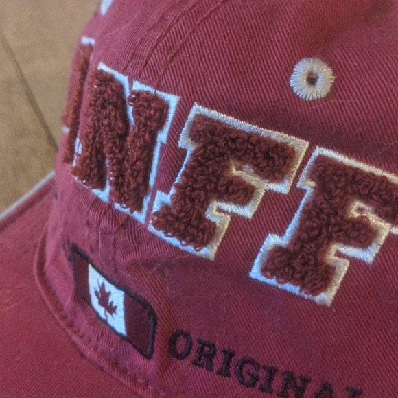 Banff Hat - Picture 2 of 2